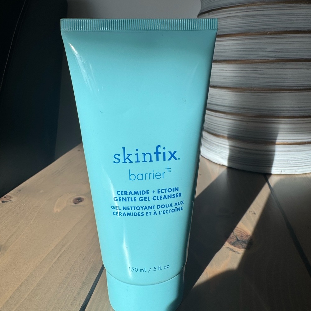 SKINFIX barrier+ Ceramide + Ectoin Hydrating Gentle
Gel Cleanser Brand New